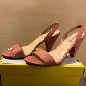 Poppin’ pink suede style sweetheart sandals 💕🌸🎀